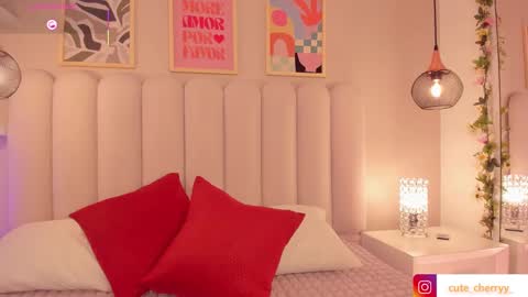 Amber  online show from September 25, 2025, 8:34 pm