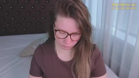 Snapshot of cute_darina chatting on May 7, 2026, 5:35 am Everyday stream in the same time online show from May 7, 2026, 5:35 am