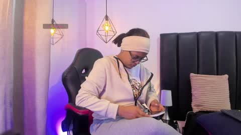 Snapshot of cute_elii chatting on June 4, 2026, 12:11 pm Independent Model online show from June 4, 2026, 12:11 pm