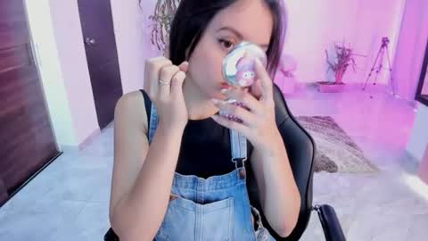 Snapshot of cute_fox_1 chatting on July 1, 2026, 1:34 pm Bella Fox online show from July 1, 2026, 1:34 pm