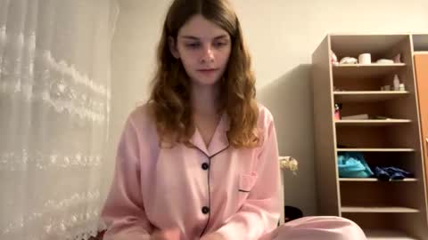 cute_kitte online show from January 14, 2025, 1:26 am