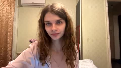 cute_kitte online show from October 14, 2025, 10:10 pm