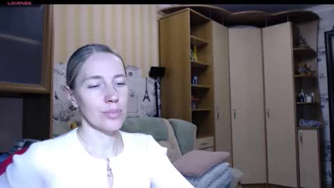 cute_lion_ online show from November 28, 2025, 5:48 pm