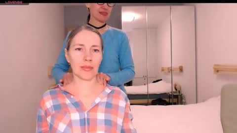 cute_lion_ online show from February 12, 2026, 1:28 pm