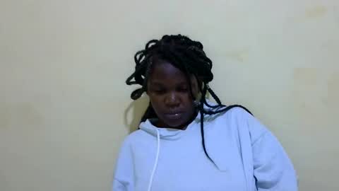cute_roxie online show from December 7, 2024, 9:55 pm