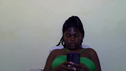 cute_roxie online show from December 18, 2024, 9:04 am