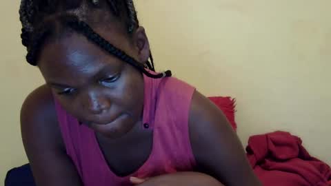 cute_roxie online show from December 18, 2024, 7:41 pm