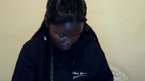 cute_roxie online show from December 24, 2024, 9:44 pm