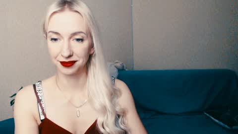 cute_smile_shy online show from January 25, 2025, 6:12 am