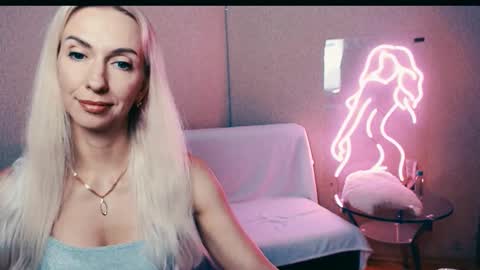 cute_smile_shy online show from September 16, 2025, 6:31 pm