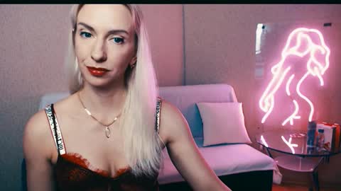 cute_smile_shy online show from November 1, 2025, 8:22 pm