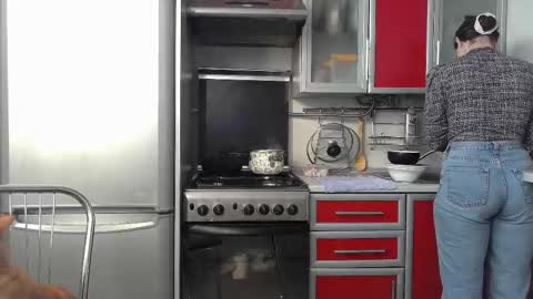 Snapshot of cute_strawberry_ chatting on February 13, 2025, 6:41 am cute_strawberry_ online show from February 13, 2025, 6:41 am