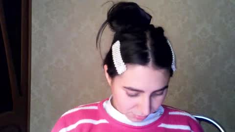 Snapshot of cute_strawberry_ chatting on October 16, 2025, 7:26 pm cute_strawberry_ online show from October 16, 2025, 7:26 pm
