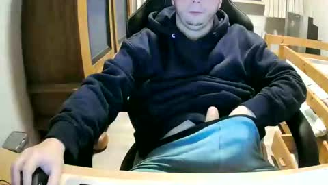 Cuteboy090 online show from November 19, 2025, 5:02 pm