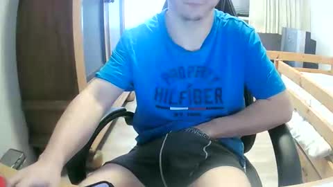 Snapshot of cuteboy090 chatting on March 23, 2026, 2:43 pm Cuteboy090 online show from March 23, 2026, 2:43 pm
