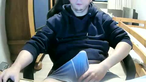 Snapshot of cuteboy090 chatting on March 25, 2026, 2:45 pm Cuteboy090 online show from March 25, 2026, 2:45 pm