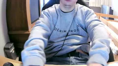 Snapshot of cuteboy090 chatting on April 6, 2026, 9:54 am Cuteboy090 online show from April 6, 2026, 9:54 am
