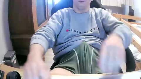 Snapshot of cuteboy090 chatting on April 16, 2026, 9:32 am Cuteboy090 online show from April 16, 2026, 9:32 am