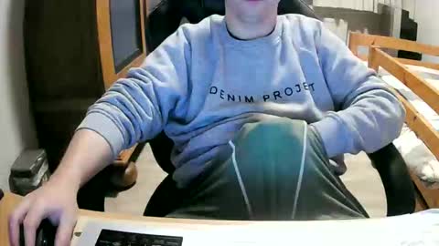Snapshot of cuteboy090 chatting on April 16, 2026, 10:12 pm Cuteboy090 online show from April 16, 2026, 10:12 pm