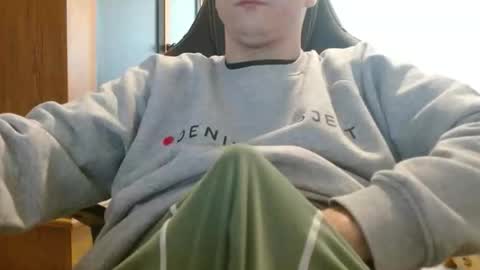 Snapshot of cuteboy090 chatting on April 29, 2026, 9:02 am Cuteboy090 online show from April 29, 2026, 9:02 am