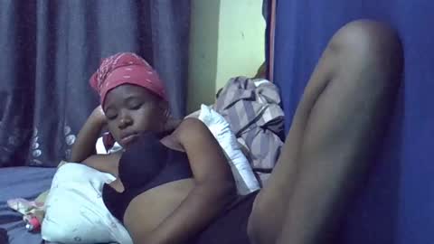 Snapshot of cutebrownie1998 chatting on February 5, 2025, 10:12 pm VALLARY online show from February 5, 2025, 10:12 pm