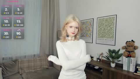 Snapshot of cutebrutality chatting on November 17, 2025, 8:31 am Alice online show from November 17, 2025, 8:31 am