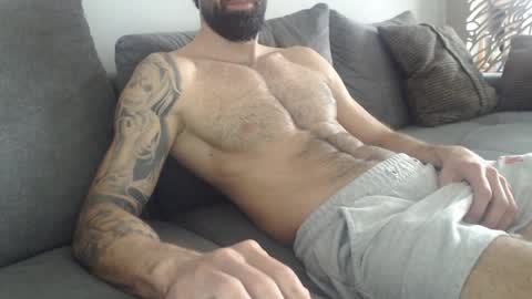 cuteeboy online show from March 27, 2026, 8:26 am