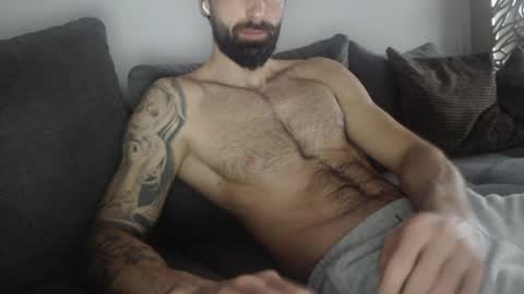 cuteeboy online show from March 29, 2026, 9:31 am