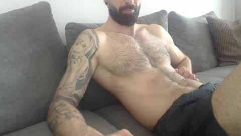 cuteeboy online show from April 19, 2026, 8:02 am