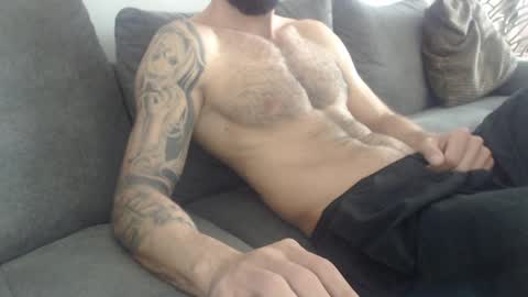 cuteeboy online show from April 20, 2026, 6:05 am