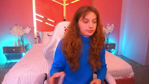 Snapshot of cuteefoxy chatting on November 6, 2025, 2:51 pm Foxy online show from November 6, 2025, 2:51 pm