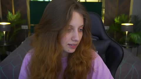 Foxy online show from April 7, 2026, 1:22 pm