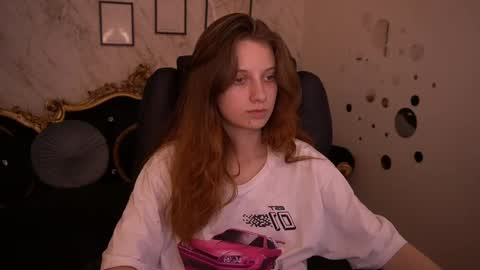 Snapshot of cuteefoxy chatting on May 27, 2026, 12:35 pm Foxy online show from May 27, 2026, 12:35 pm