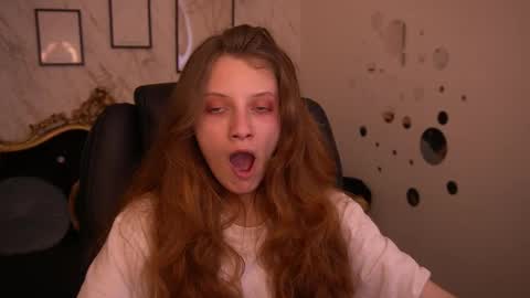 Snapshot of cuteefoxy chatting on June 5, 2026, 12:44 pm Foxy online show from June 5, 2026, 12:44 pm