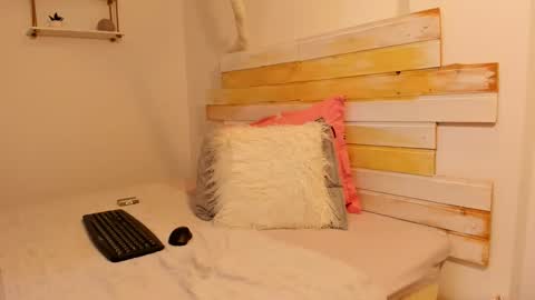 cuteeliza1 online show from October 22, 2025, 7:08 am