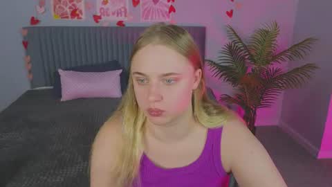 Snapshot of cutefever chatting on June 26, 2026, 1:43 am Amyy online show from June 26, 2026, 1:43 am