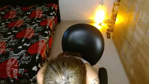 isabella online show from March 12, 2026, 3:23 am