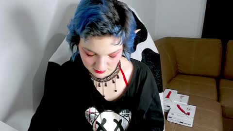 Snapshot of cutemetalgoddess chatting on December 24, 2024, 6:50 pm Alice online show from December 24, 2024, 6:50 pm