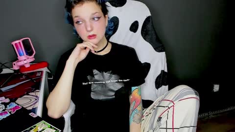 Snapshot of cutemetalgoddess chatting on January 11, 2025, 2:09 am Alice online show from January 11, 2025, 2:09 am
