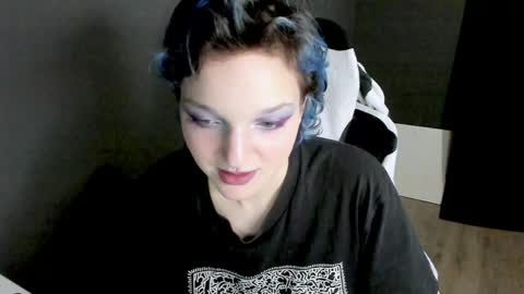 Snapshot of cutemetalgoddess chatting on January 14, 2025, 1:47 am Alice online show from January 14, 2025, 1:47 am