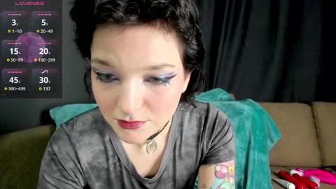 Snapshot of cutemetalgoddess chatting on January 26, 2025, 2:24 am Alice online show from January 26, 2025, 2:24 am