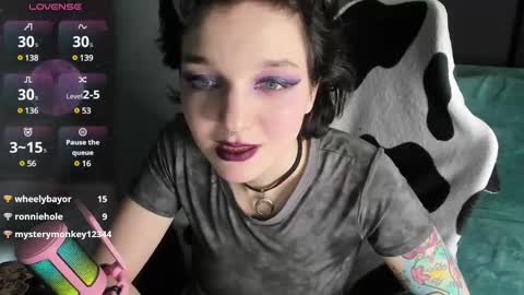 Snapshot of cutemetalgoddess chatting on February 2, 2025, 3:54 am Alice online show from February 2, 2025, 3:54 am