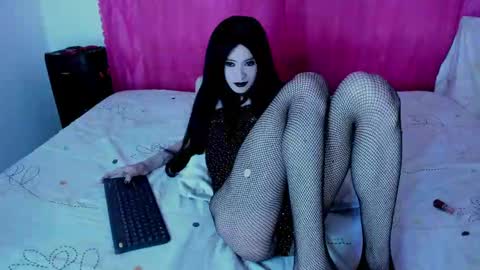 Natalie online show from September 10, 2025, 10:43 pm