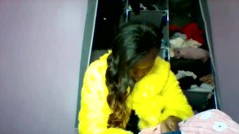 cutezola online show from October 22, 2025, 5:30 am