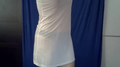 Snapshot of cutie_bee chatting on May 19, 2026, 6:53 am cutie_bee online show from May 19, 2026, 6:53 am