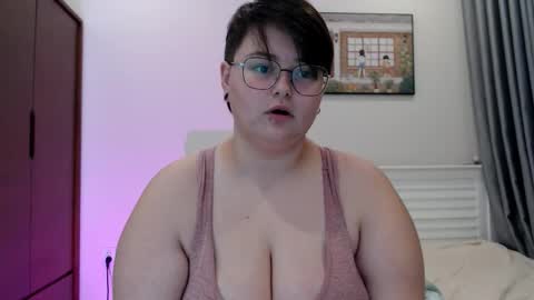 Snapshot of cutie_florence chatting on September 14, 2025, 2:27 pm Sophie Lilith online show from September 14, 2025, 2:27 pm