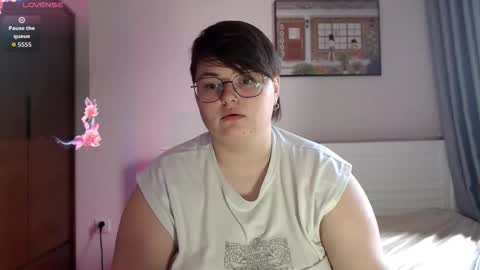 Snapshot of cutie_florence chatting on September 24, 2025, 8:06 am Sophie Lilith online show from September 24, 2025, 8:06 am