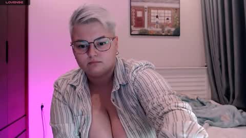 Snapshot of cutie_florence chatting on October 21, 2025, 3:57 pm Sophie Lilith online show from October 21, 2025, 3:57 pm