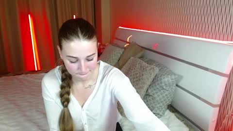 ViVi online show from November 21, 2025, 7:01 pm