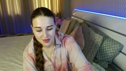 ViVi online show from November 27, 2025, 10:50 am